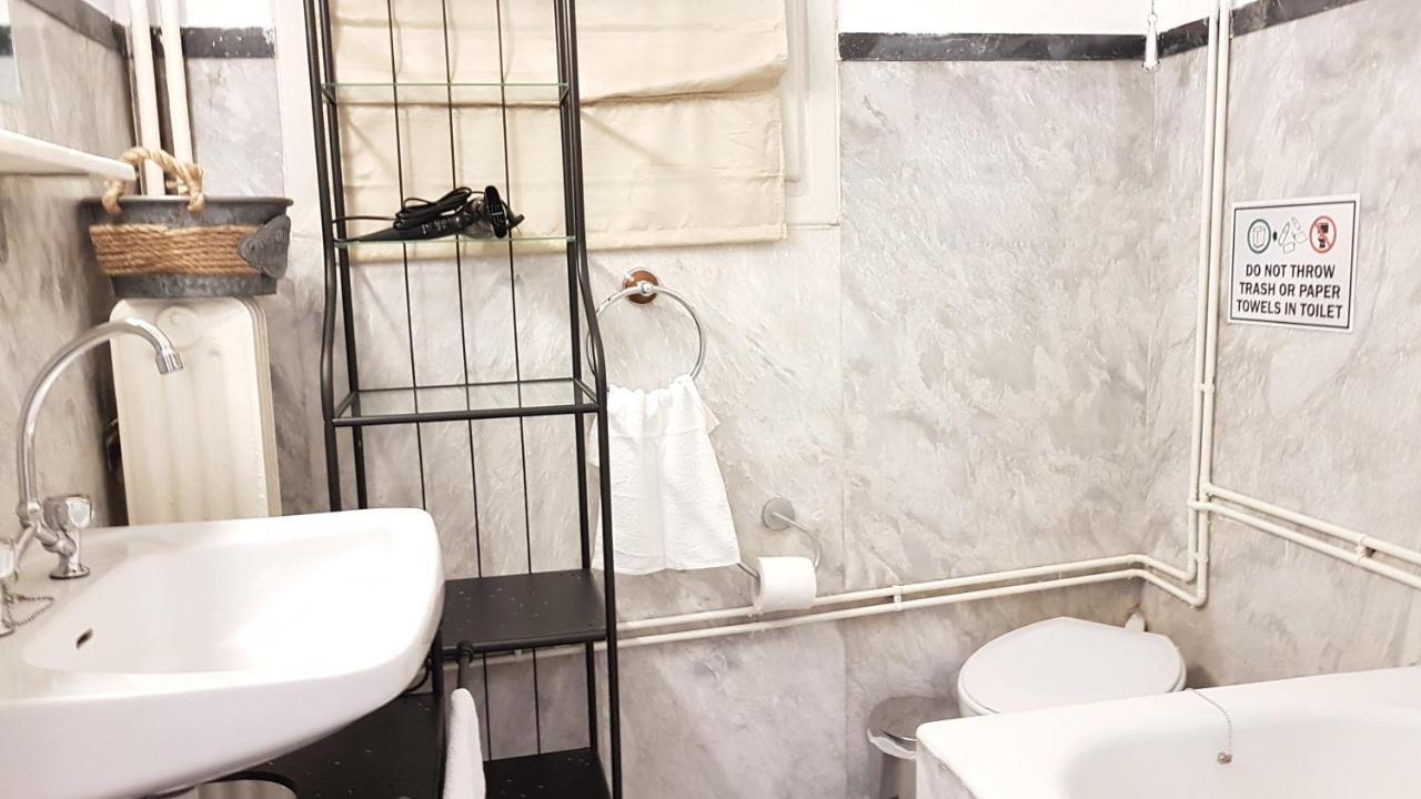Olive Apartment- Athens Center, 4 BD, 1.5 BATH Exterior foto