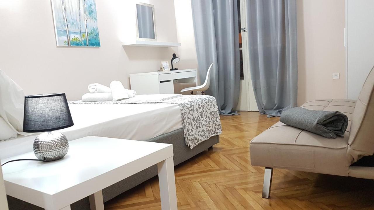 Olive Apartment- Athens Center, 4 BD, 1.5 BATH Exterior foto
